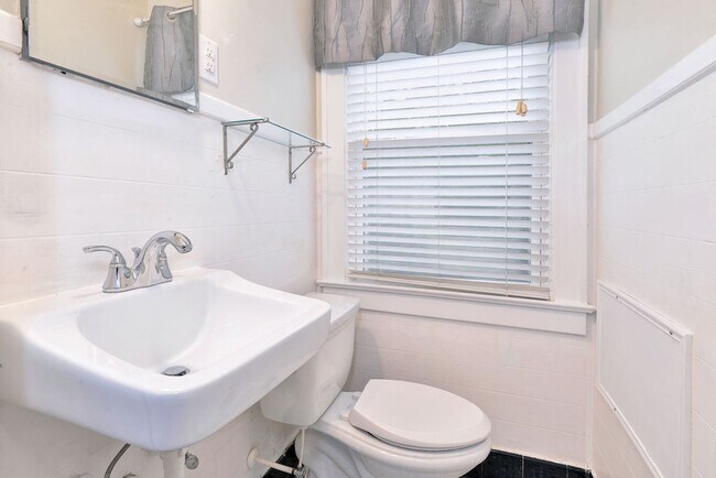 Building Photo - Delightful Home in Brandon Heights
