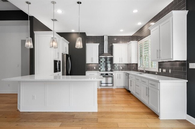 Building Photo - 13708 Golden Wave Loop