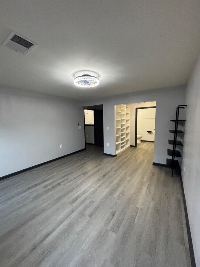 Building Photo - 8961 Town Center Cir