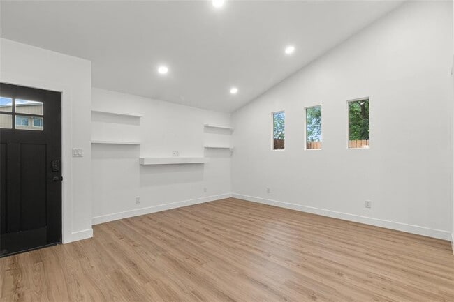 Building Photo - 409 Ave R