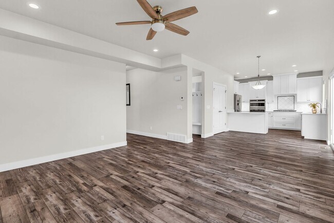 Building Photo - Spacious 6 Bed Home with Dual Kitchens, EV Charging & Modern Finishes in Layton