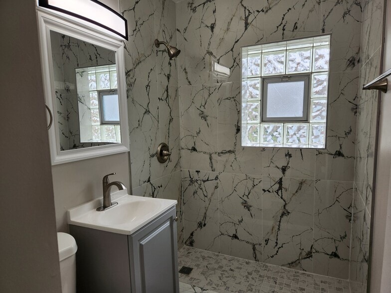 Building Photo - 14124 Manor Ave