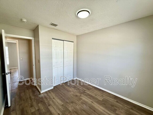 Building Photo - 1242 Coolmont Dr