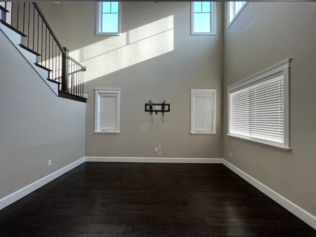 Building Photo - End-Unit Sleepy Ridge Townhome