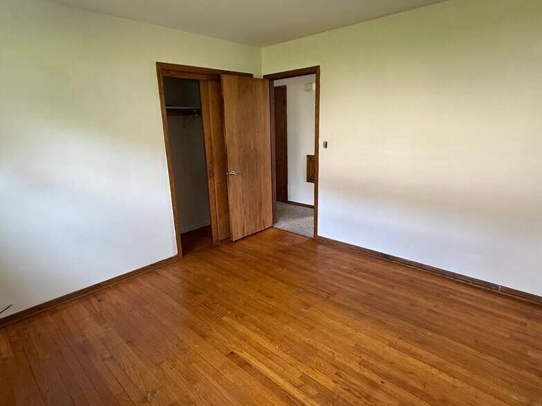 Building Photo - 2552 S 96th St