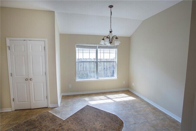 Building Photo - 2159 Seasons Ct