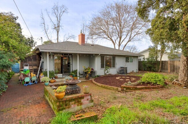 Building Photo - Beautiful Renovated 3/1 In Sacramento