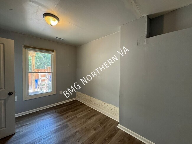 Building Photo - 7343 Rokeby Dr