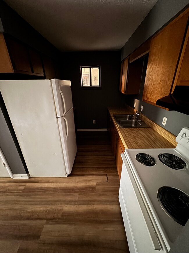 Building Photo - Lock Six Landing