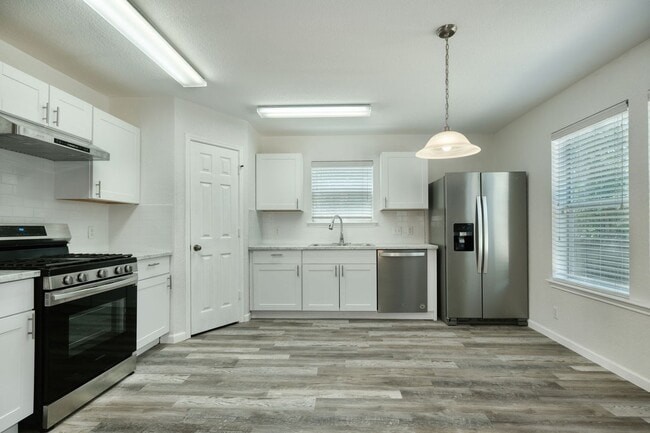 Building Photo - 4620 Acers Ln