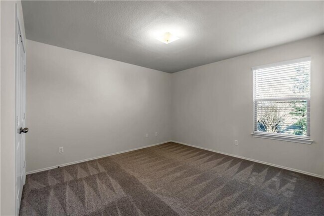 Building Photo - 145 Housefinch Loop