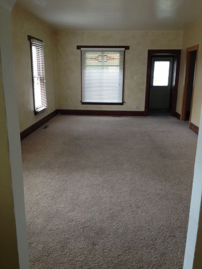 Building Photo - 3 Bed 1 Bath House
