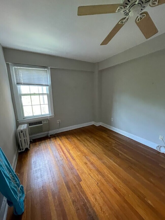 Building Photo - 2032 Belmont Rd NW