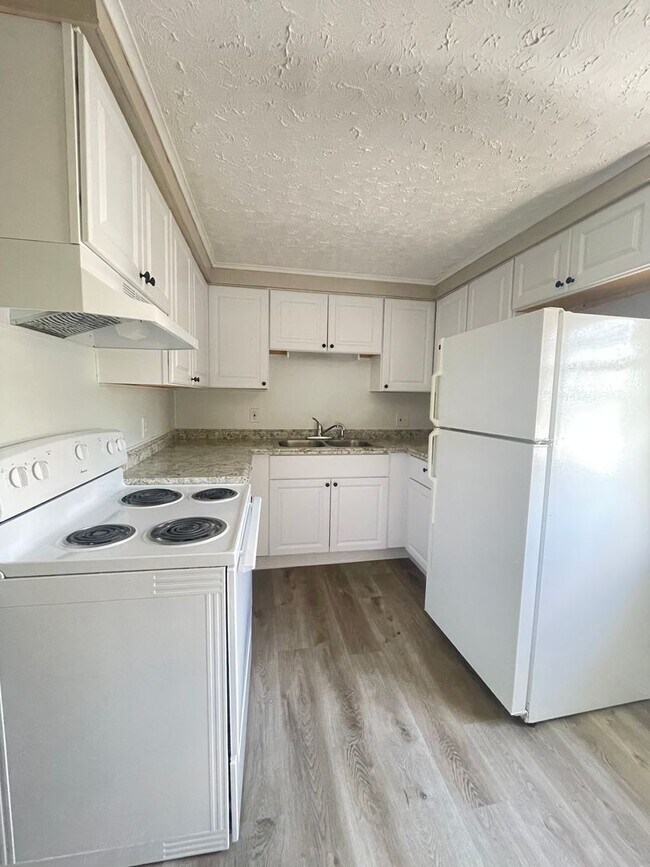 Building Photo - In JEROMESVILLE!  2 Bedroom Available!