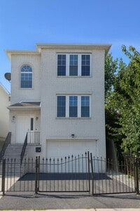 Building Photo - 296 Sussex Ave