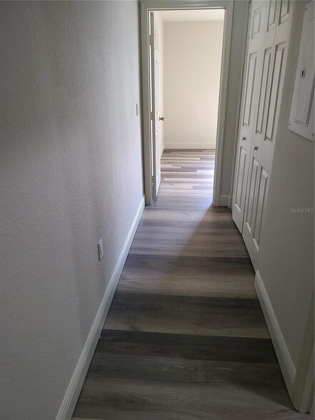 Building Photo - 8911 Manor Loop