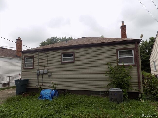 Building Photo - 2070 Oceana St