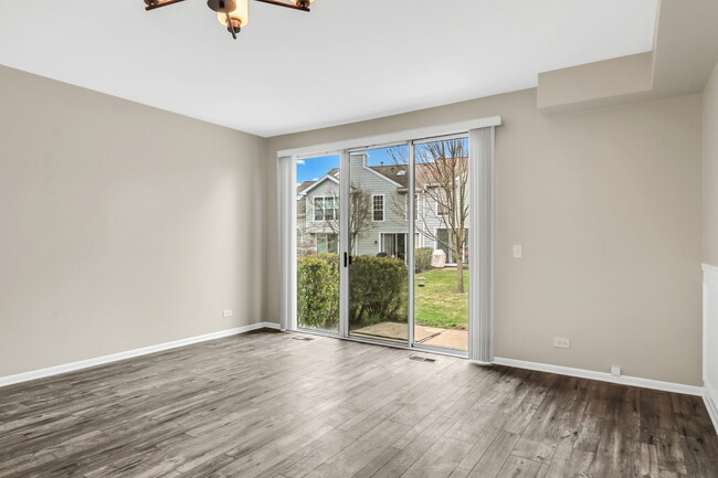 Building Photo - 1625 Woodcrest Cir