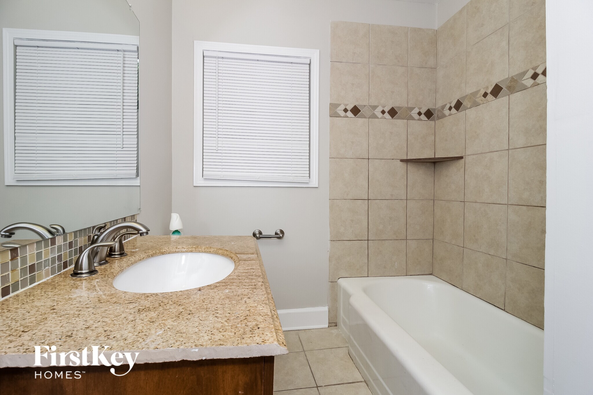 Building Photo - 476 Rigby St NE