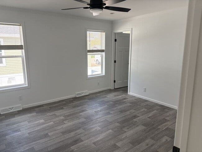 Building Photo - 13945 Bunratty Ave