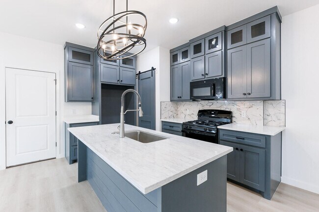 Building Photo - 1704 Elkhart Ave