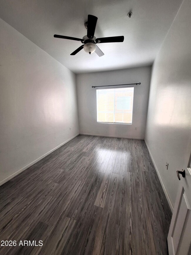 Building Photo - 1920 E Bell Rd