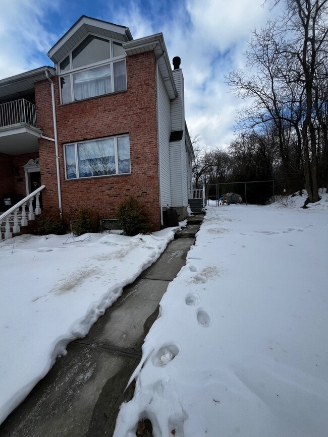 Building Photo - 21 Eugene St