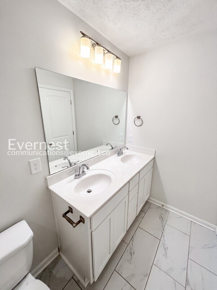 Building Photo - 305 Raines Ct