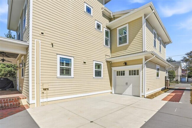 Building Photo - 1505 S Georgia Ave