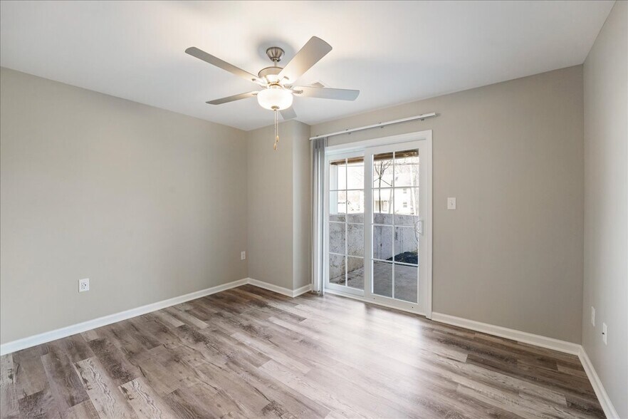 Building Photo - 552 Creek Rd