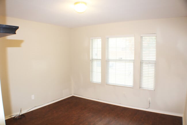 Building Photo - Great One story home in Enclave and Willow...