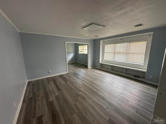 Building Photo - 2833 Bellview Ave