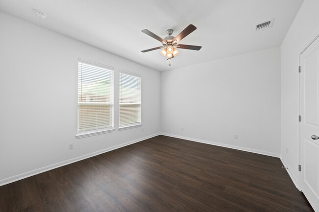 Building Photo - 619 Killam Dr