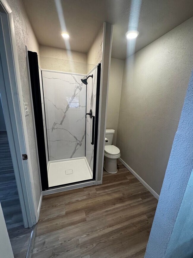 Building Photo - 4 Bedroom 3 Bathroom Ready To Rent!