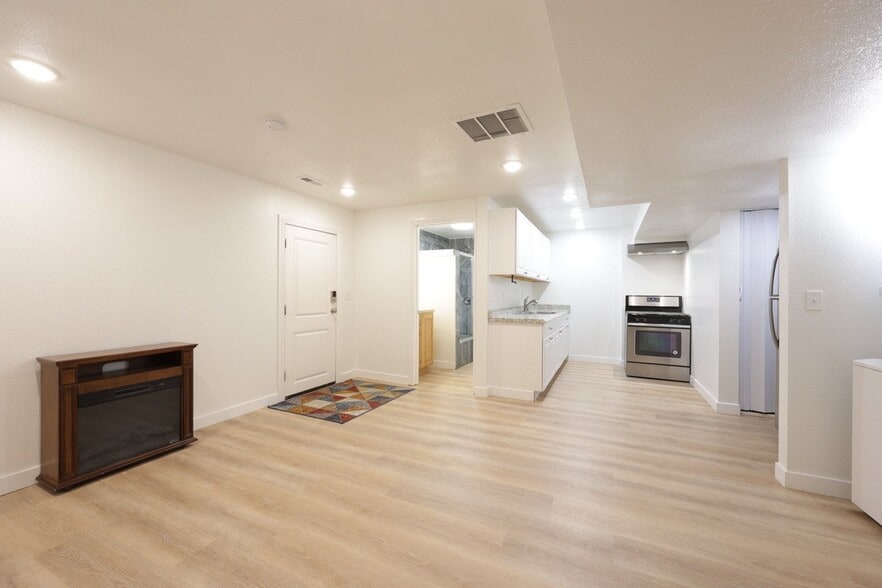 Building Photo - 534 Firestone Dr