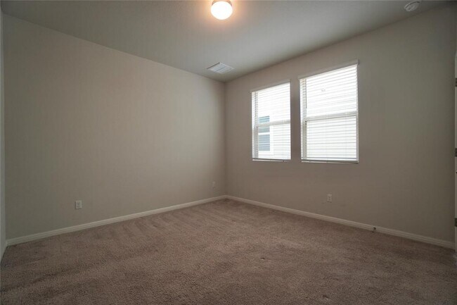 Building Photo - 2513 Danbury Ln