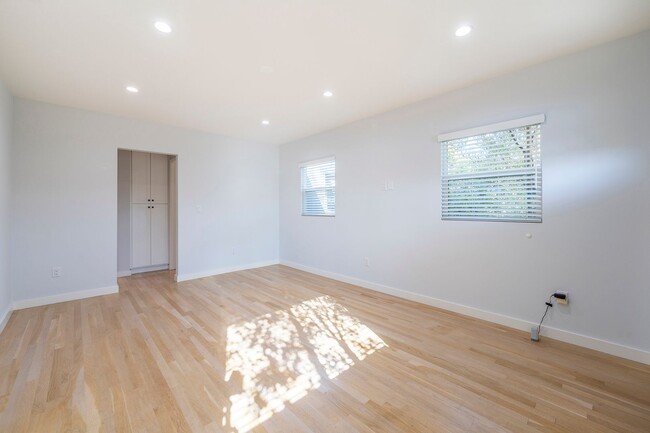Building Photo - Cozy Home in Culver City!