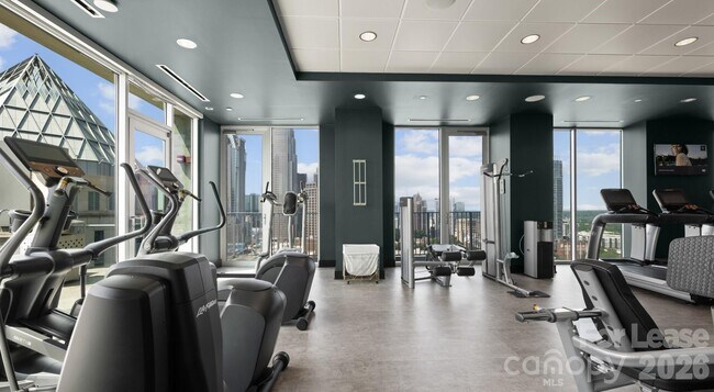 Building Photo - 640 N Church St