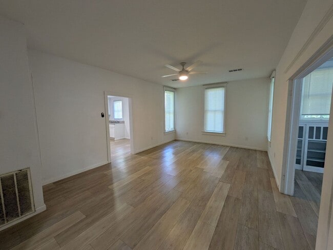 Building Photo - 1420 Live Oak St
