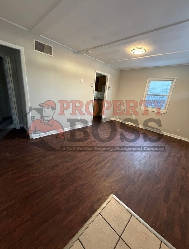 Building Photo - 7621 Chestnut Ave