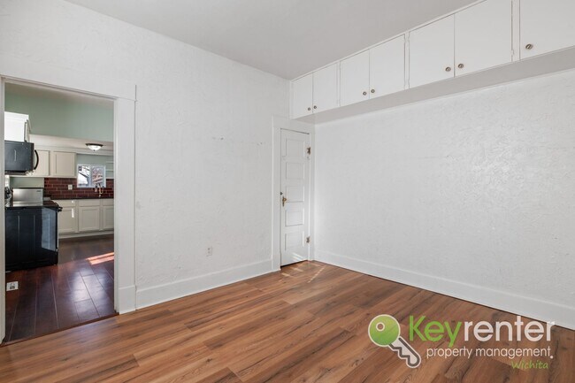 Building Photo - N Jefferson Duplex