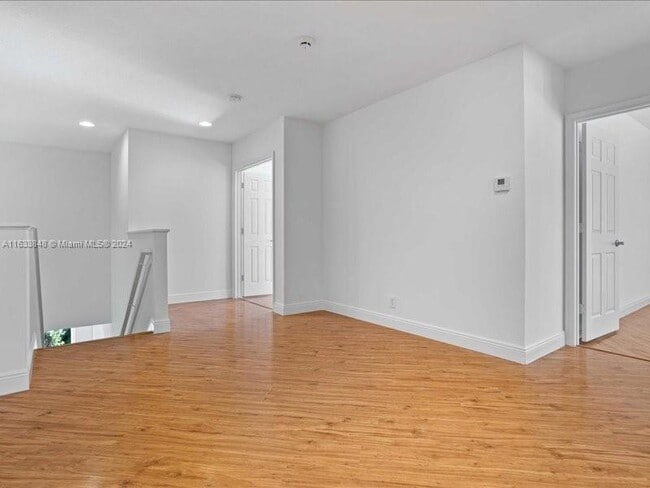 Building Photo - 926 Marina Dr