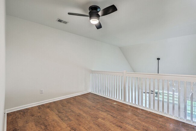 Building Photo - Charming 3-Bedroom Townhome in Summer Wood...