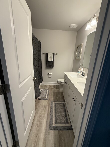 Building Photo - 156 Briar Den Ct