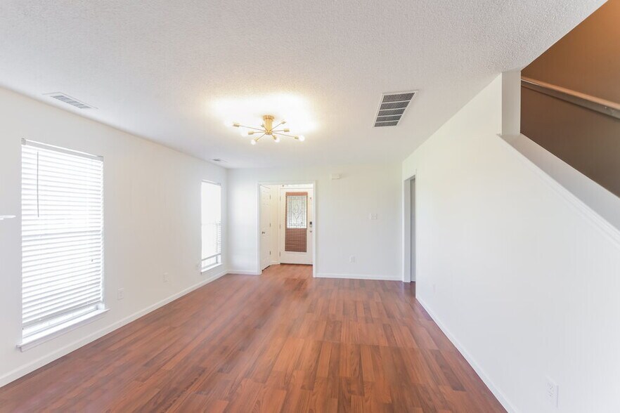 Building Photo - 5375 Pollard Dr