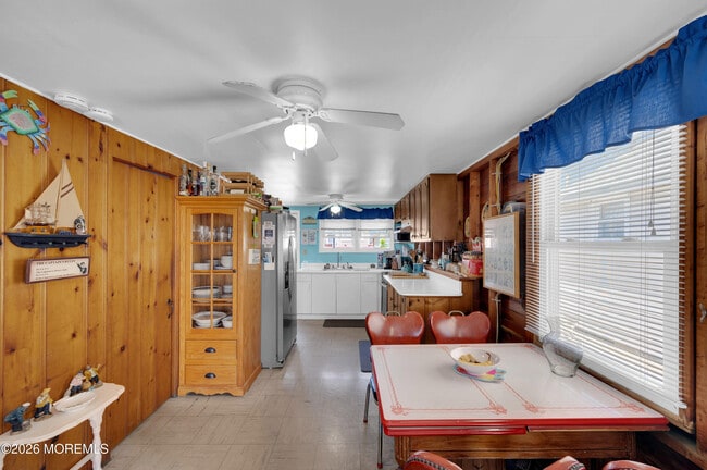 Building Photo - 28 11th Ln
