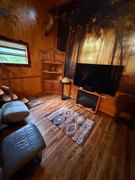 Building Photo - 9166 S Evans Ave