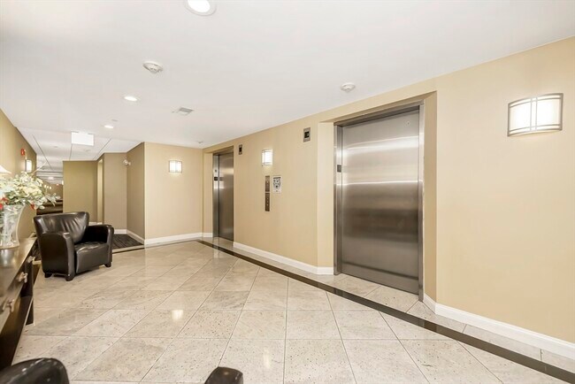 Building Photo - 120 Wyllis Ave