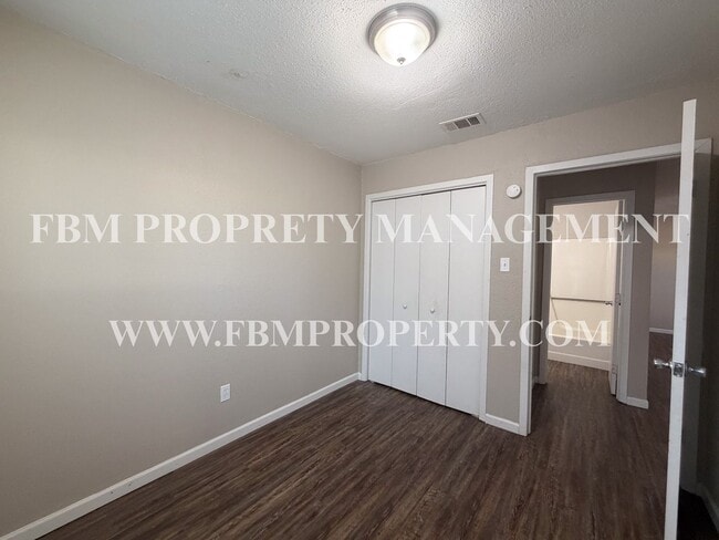 Building Photo - 3224 W 8th Ave