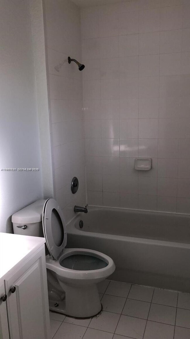 Building Photo - 661 SW 10th St